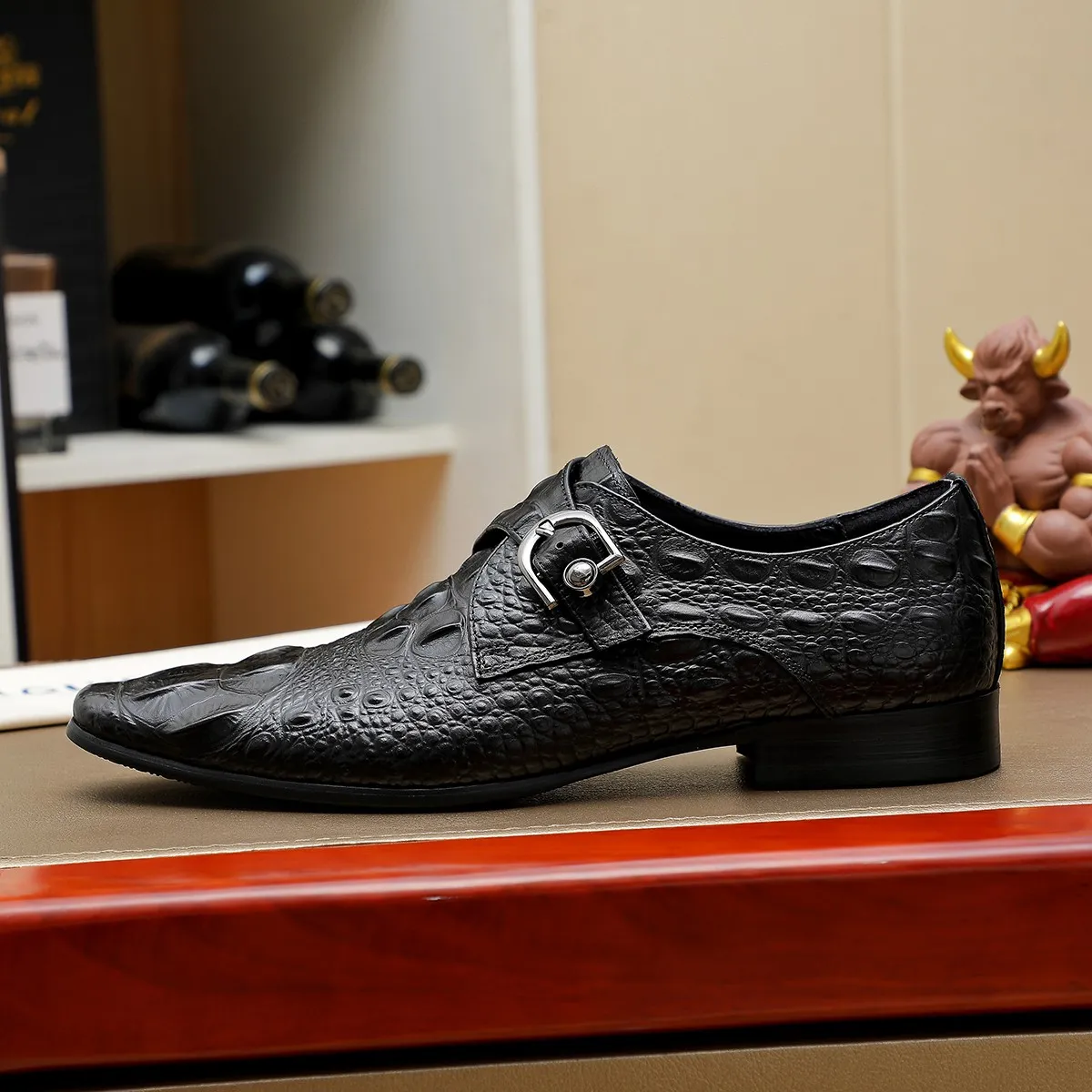 Men's shoes 💰560 💰 Louis Vuitton LV ® Autumn and Winter 🆕 models 🔛Full shoe counter First layer cowhide, 🐂Leather lined casual shoes for men, super soft outsole, a must-have for driving. Counter synchronization Original first layer cowhide Completely 1:1 mold customization 🌹Top version, 2 colors available! Number: 38-45 (37.46. Customized)